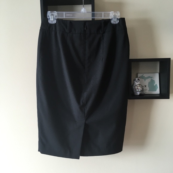 Black pencil skirt (with stretch)! - Picture 3 of 6